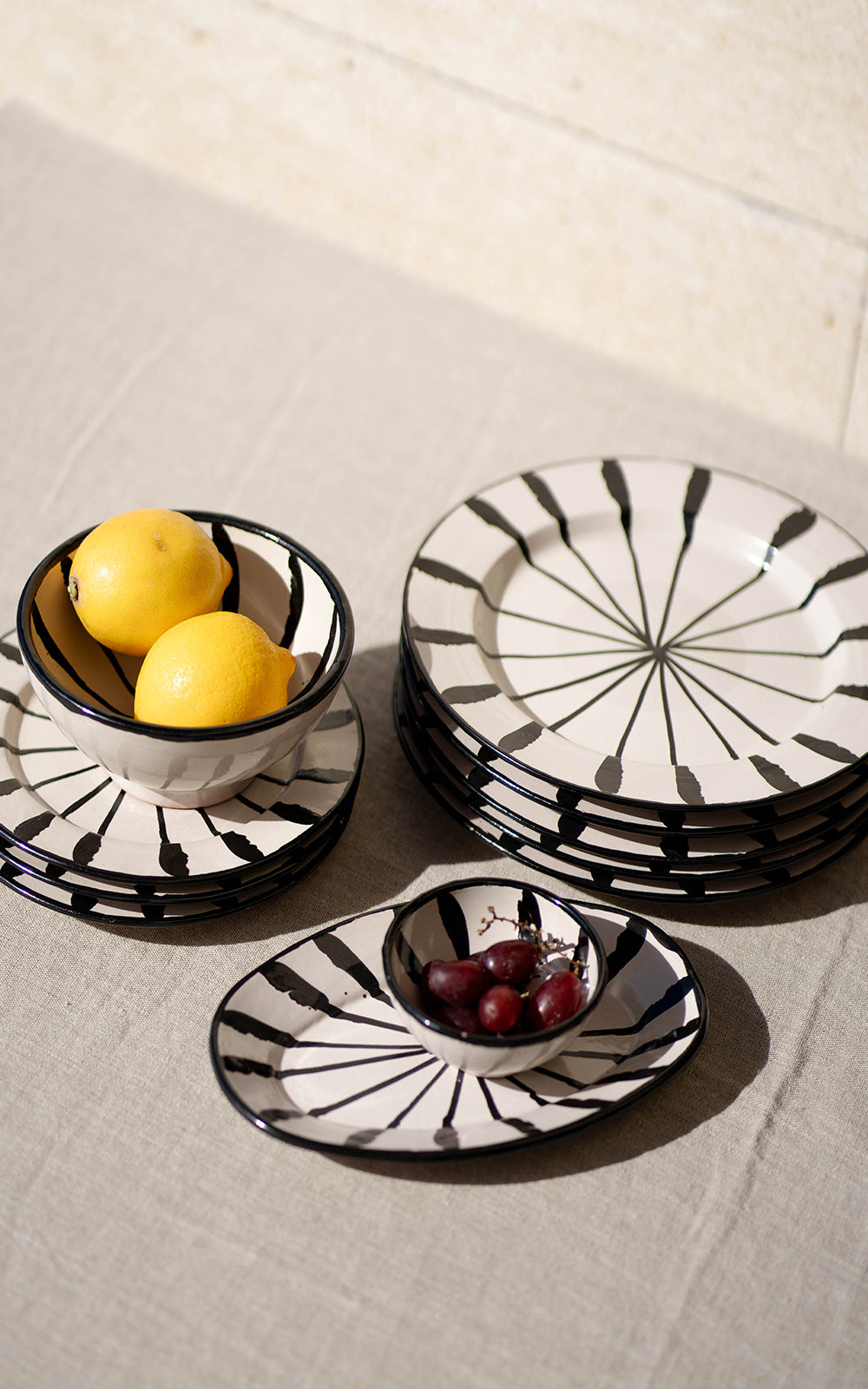 BLACK MEDIUM BOWL