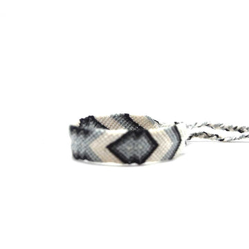 pulsera-wayuu-gris-claro-blanco-jpg