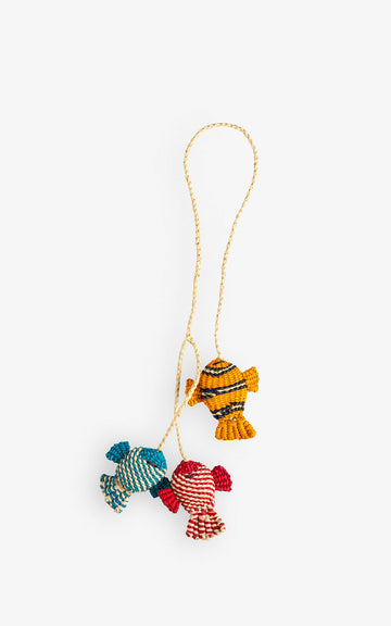 CHARM TRES PECES NADANDO