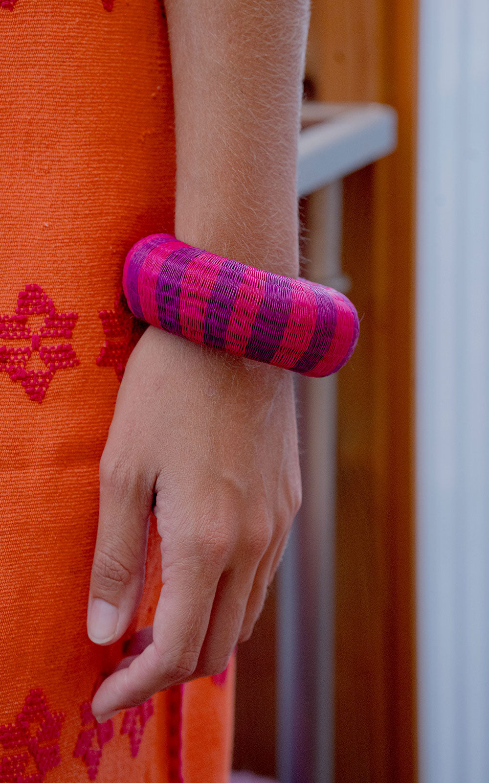 BRAZALETE WENGUE FUCSIA RAYAS VIOLETAS