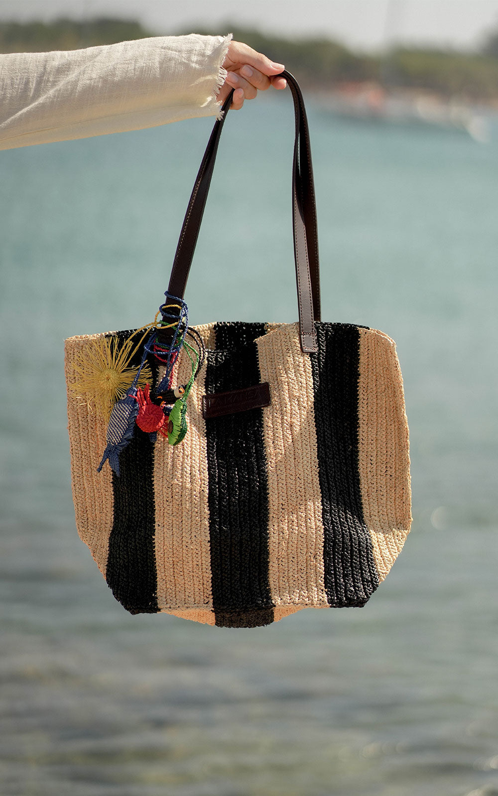 BOLSO CASSANDRA RAFIA NATURAL BLACK