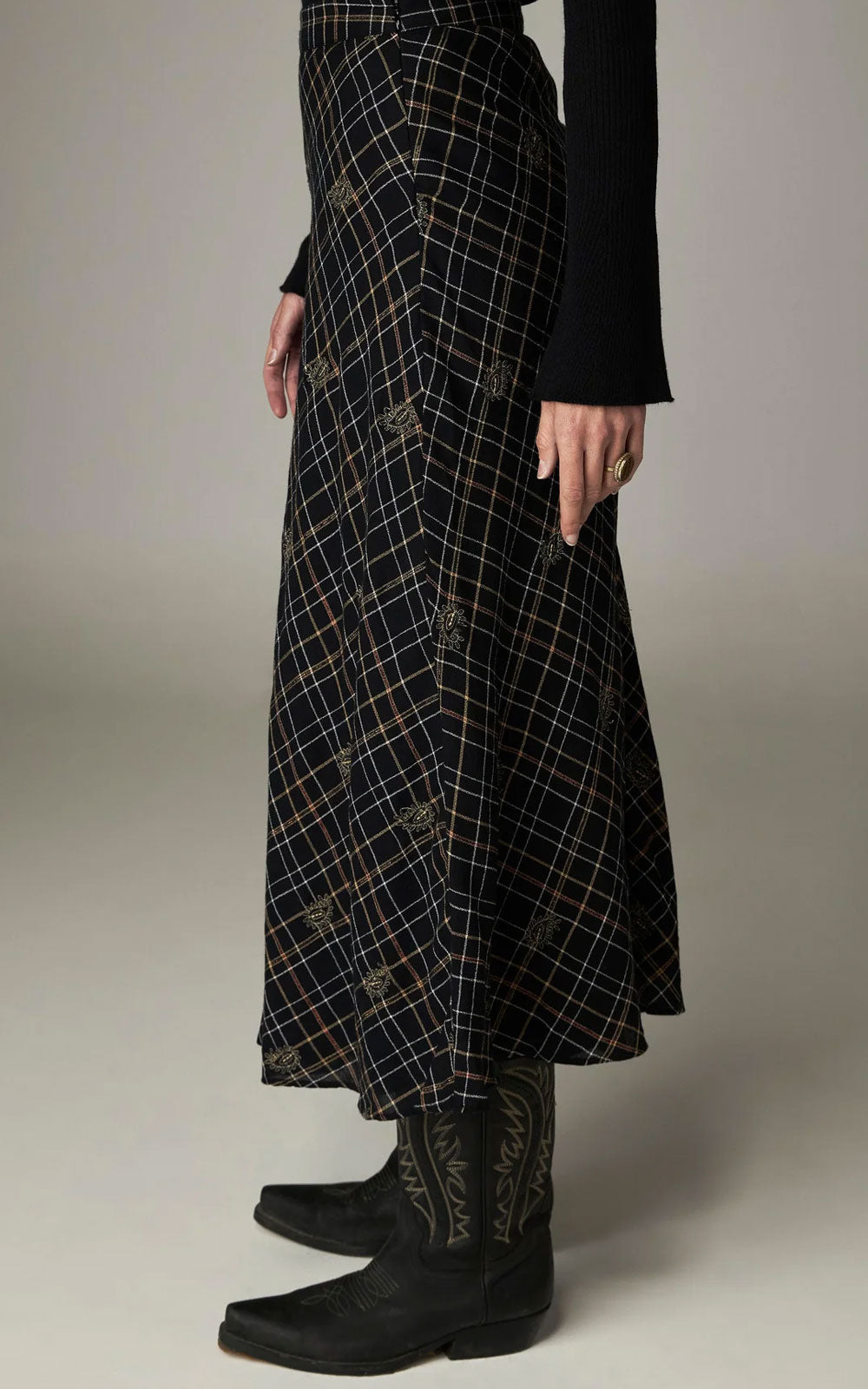 NELLY NOIR PLAID SKIRT