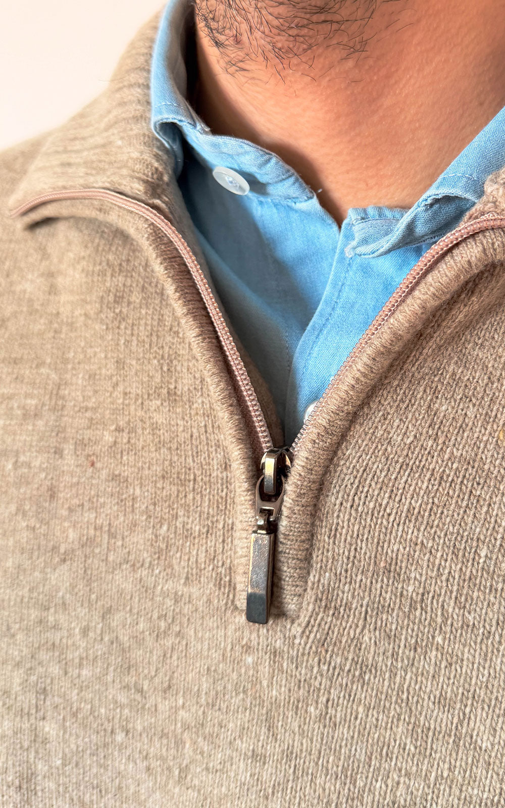 JERSEY CON CREMALLERA MARRON