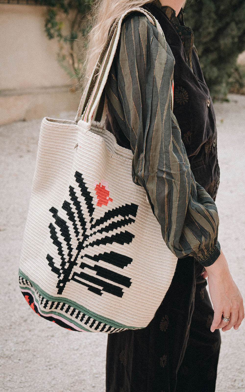 Wayuu Black Flower Totem