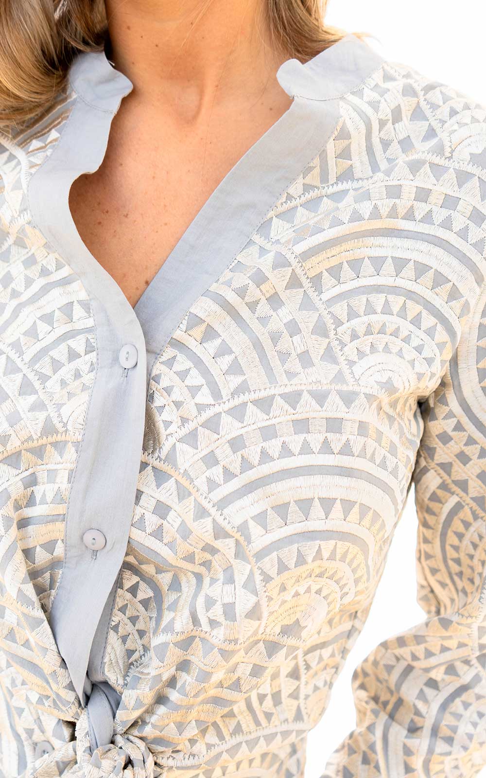 TRIANGLE FRONT TIE SHIRT LIGHT GRAY CHAMPAGNE